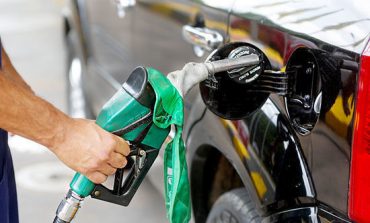 Gasolina tem preço estável; álcool e diesel sobem