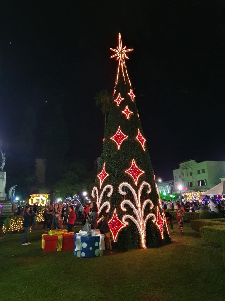 Veja como ficou a decoração de Natal em Poços de Caldas