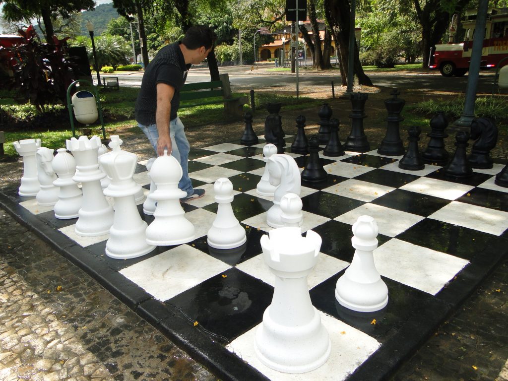 Grande xadrez. - Picture of Xadrez Gigante Recebe Melhorias, Pocos de  Caldas - Tripadvisor