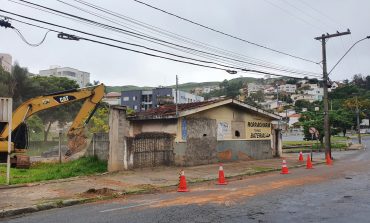 Imóveis da Av. Santo Antônio são demolidos para construção de nova área de lazer