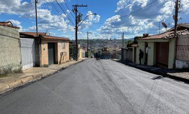 Ruas de vários bairros de Poços recebem novo asfalto