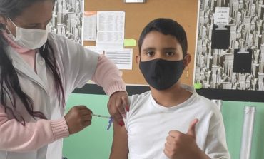 COVID-19 | Vacinação nas escolas prossegue hoje (13)