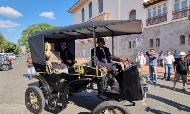 Prefeitura de Poços de Caldas apresenta protótipo de carruagem elétrica que vai substituir charretes