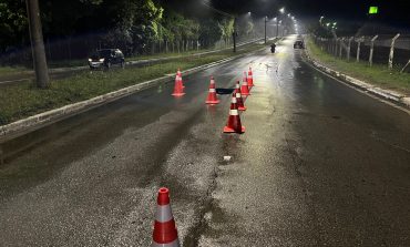 Rompimento de tubulação provoca interrupção de trânsito na Av. Wenceslau Braz