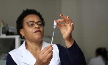 Vacina contra meningite segue disponível em 21 salas de vacina