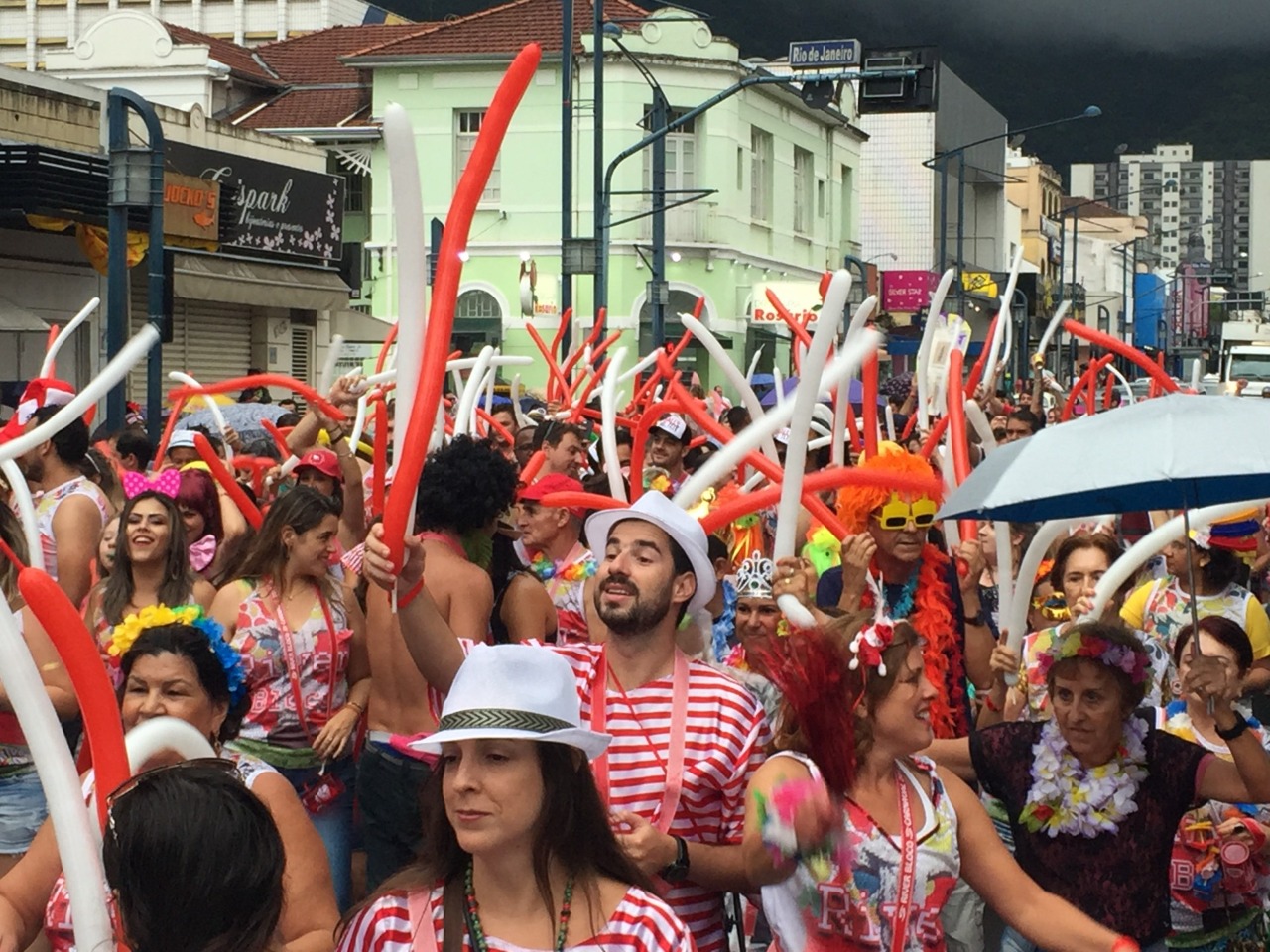 Estação Folia anima Carnaval de Poços de Caldas com diversas brincadeiras