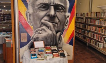 Biblioteca Centenário apresenta exposição “100 livros mais emprestados em 2022”
