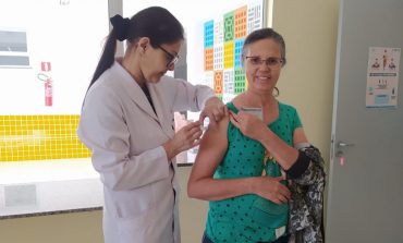 Vacinação contra meninigte segue em Poços