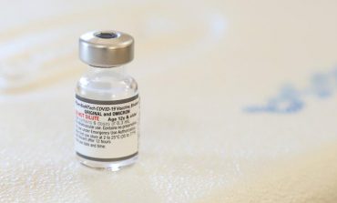 Gestantes, puérperas, trabalhadores de saúde e pessoas com deficiência permanente podem receber a vacina contra COVID-19 bivalente a partir de amanhã (22)