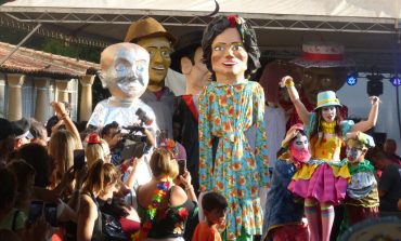 Alegria do público, Charanga dos Artistas reúne 17 grupos e 8 bonecos gigantes em 2024