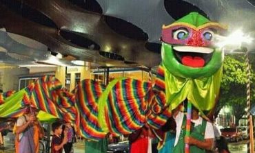 Estação Folia anima Carnaval de Poços com centopeia, “panão” e brincadeiras