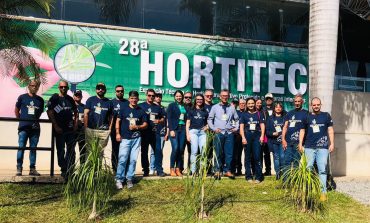 Prefeitura de Poços participa da Hortitec e agricultores conhecem novas técnicas para produção de flores, frutas e hortaliças
