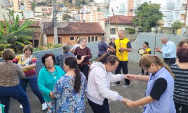 Idosos atendidos no ESF Dom Bosco e Santa Ângela participam de terapia com capoeira