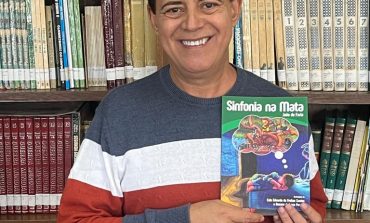 Professor de Língua Portuguesa do Colégio Municipal lança livro de poesias infantis