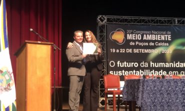 Secretário de Meio Ambiente recebe homenagem durante congresso nacional