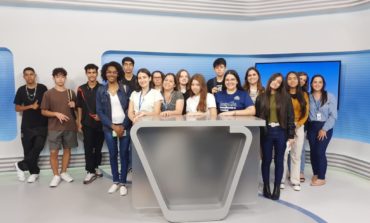 Alunos de Poços classificados no Concurso de Redação EPTV na Escola visitam sede da emissora