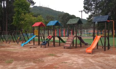 Prefeitura instala novos brinquedos nos parques Municipal e Ecológico da zona sul