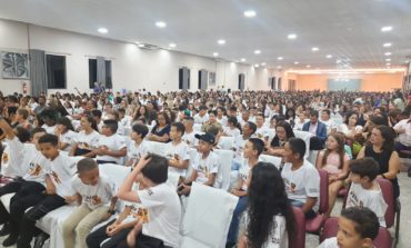 Prefeitura Participa do Encerramento Anual do PROERD, Beneficiando 38 Escolas e 2.300 Estudantes em Poços de Caldas