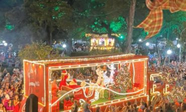 Natal em Poços de Caldas: Caravana da Coca-Cola Encanta Moradores e Visitantes
