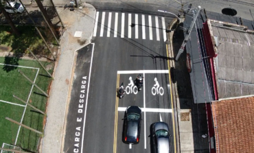 Inovação no Trânsito: Rua Capitão Orlando Manhães Barreto recebe novo asfalto e Reforça Segurança com a Implantação da Sinalização de Área de Espera de Motociclista
