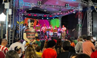Carnaval: ‘Bonecão do Lira’ homenageia fundador Sérgio Alvisi