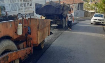 Bairro Quisisana recebe novo asfalto em Poços de Caldas