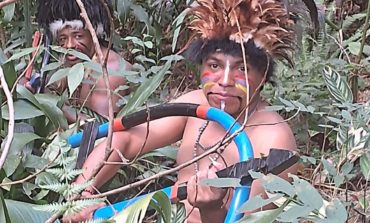 Tradicional Retirada dos Caiapós do Mato marca encontro simbólico entre negros e indígenas, dentro dos festejos de São Benedito em Poços de Caldas