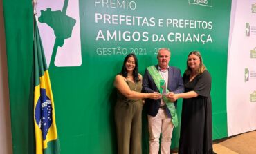 Sérgio Azevedo recebe Prêmio Prefeito Amigo da Criança em Brasília