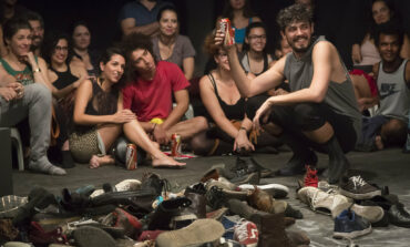 Grupo Quatroloscinco faz apresentação gratuita do espetáculo teatral FAUNA em Poços de Caldas