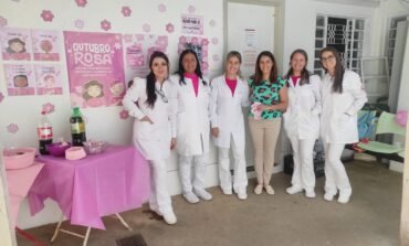 Estagiários de Enfermagem promovem ação de autocuidado para servidores do Hospital Margarita Morales no Outubro Rosa