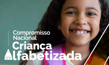 Rede Municipal de Ensino de Poços é Ouro no Selo Nacional Compromisso com a Alfabetização