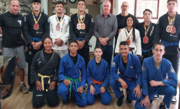 Prefeito recebe atletas campeões mundiais de Jiu-Jitsu