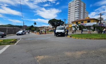 PREFEITURA REALIZA MELHORIAS NA ROTATÓRIA DA AVENIDA CAETANO PETERLE, ZONA OESTE DA CIDADE