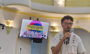 Secretário de Cultura compartilha experiência de 25 anos na área artística durante abertura do Parlamento Jovem 2025